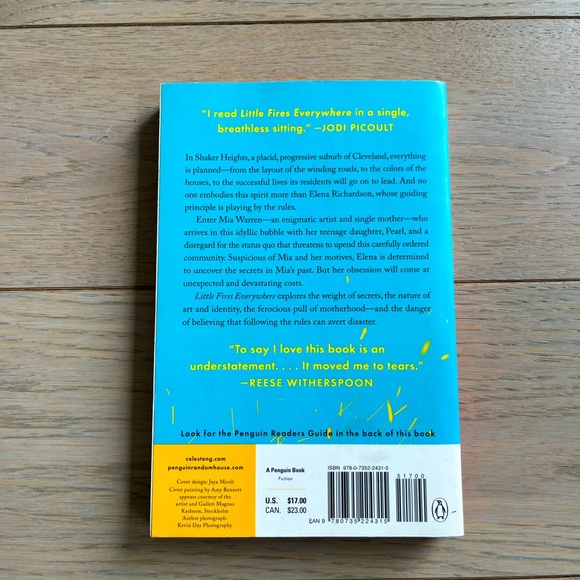 Little fires everywhere - paperback novel - Picture 2 of 4